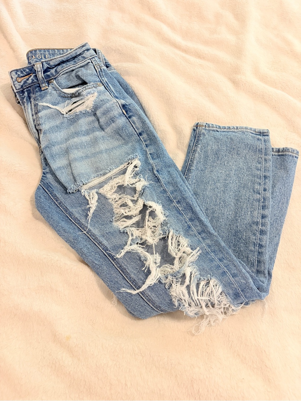 Light Blue Distressed Boyfriend Jeans - American Eagle Outfitters 💙👖